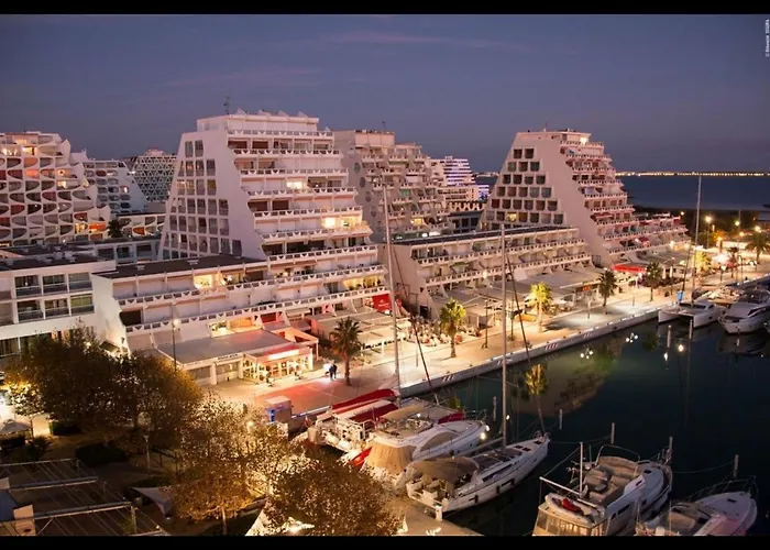 Classe 3 Etoiles - Magnifique Vue Sur Le Port - Wifi Et Clim Апартаменты *