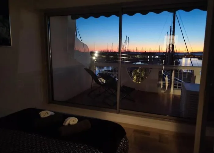 Classe 3 Etoiles - Magnifique Vue Sur Le Port - Wifi Et Clim Апартаменты *